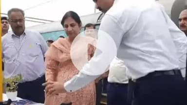 हुज़ूर: पश्चिम मध्य रेलवे की महाप्रबंधक ने डीआरएम के साथ रानी कमलापति स्टेशन पर कोचिंग डिपो और वंदे भारत रैक का निरीक्षण किया