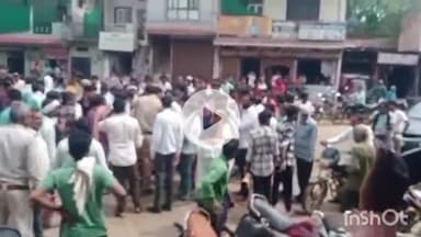 कुरवाई: कुरवाई खाद वितरण केंद्र पर किसानों की भीड़, प्रशासन ने संभाली व्यवस्था