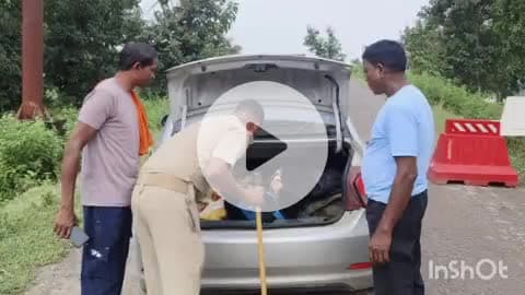 ପୋଡିଆ: ସୀମାବର୍ତ୍ତୀ କମାରଗୁଡା ଗ୍ରାମ ଠାରେ ମାଁ ଦୂର୍ଗାଙ୍କ ପ୍ରତିମୂର୍ତ୍ତୀ ଭଷାଣିକୁ ଦୃଷ୍ଟିରେ ରଖି ପୋଲିସ ପକ୍ଷରୁ ଯାଞ୍ଚ ବ୍ୟବସ୍ଥା କଡାକଡି