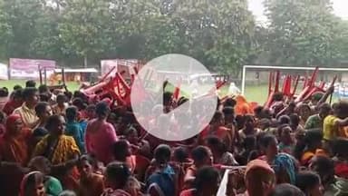 मुंगेर: मुख्यमंत्री के कार्यक्रम में मूसलाधार बारिश, भीगते रहे लोग, नीतीश कुमार ने बारिश में दिया संबोधन