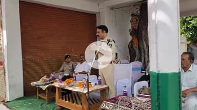 छपारा: इंश्योरेंस सर्टिफिकेट दिखाने वाले बाइक सवारों को सिवनी एसपी सुनील कुमार मेहता हेलमेट देंगे