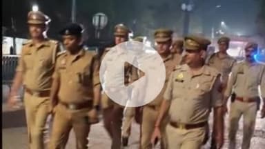 कोल: अलीगढ़ में महाराजा अग्रसेन शोभा यात्रा को मद्देनज़र रखते हुए क्षेत्राधिकारी 2 ने पुलिस बल के साथ किया पैदल गश्त