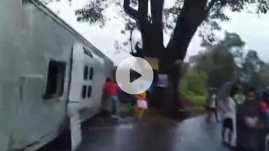 नामकुम: नामकुम थाना क्षेत्र में यात्री बस पलटी, हादसे में एक दर्जन से अधिक यात्री घायल