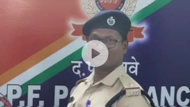 नामकुम: रांची रेलवे स्टेशन पर आरपीएफ ने महिला यात्री का खोया हुआ पर्स और मोबाइल फोन वापस किया