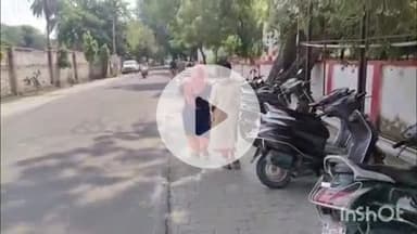 कोल: रामनगर में झांकी के दौरान दबंगों ने बालू में गुलाल मिलाकर युवती की आंख में मारा, विरोध करने पर परिवार के साथ की मारपीट