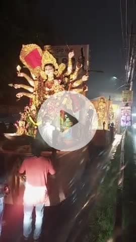 भक्तों ने भावपूर्ण माँ को दी बिदाई इस अवसर पर तालाब घाट पर सुरक्षा की रही कड़ी इंतजाम