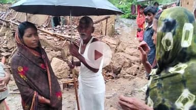 चकिया अहरौरा रोड में स्थित मुजफ्फर पुर में दो गरीबों का मिट्टी का घर गिर गई है परसासन जाके जांच करे और मुवावजा दे