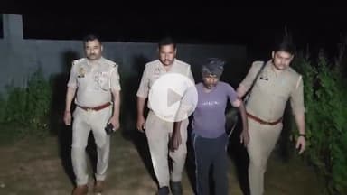 झांसी: झांसी में ₹1 करोड़ की चोरी करने वाले का पुलिस ने देर रात करगुंवा जी पहाड़ी के पीछे किया एनकाउंटर, पैर में मारी गोली