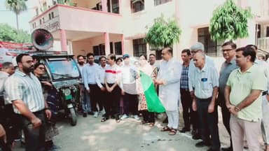 रामपुर: CMO कार्यालय से MLA ने विशेष संचारी रोग नियंत्रण अभियान एवं दस्तक अभियान की जागरूकता रैली को हरी झंडी दिखाकर रवाना किया