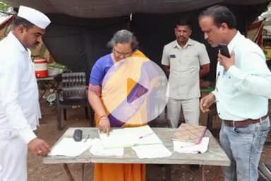 బెజ్జంకి: బెజ్జంకి మండలం తోటపల్లి లో ఎస్ ఎస్ టి శిబిరాన్ని, బెజ్జంకిలో ప్రాథమిక ఆరోగ్య కేంద్రాన్ని సందర్శించిన కలెక్టర్ హైమావతి