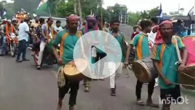 कहरा: इंडियन इनक्लूसिव पार्टी सुप्रीमो ई.आईपी गुप्ता बरियाही पहुंचे, कार्यकर्ताओं ने बाइक काफिले व ढोल नगाड़ों से किया स्वागत