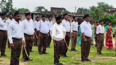 पीरटांड: राष्ट्रीय स्वयंसेवक संघ की शताब्दी पर मधुबन में स्वयंसेवकों ने उत्साहपूर्वक पथ संचलन किया