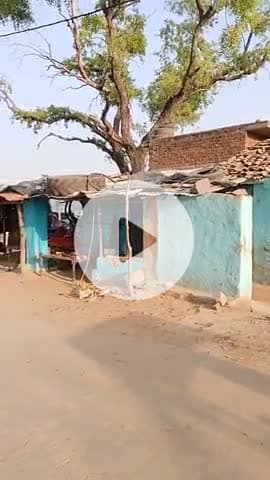 Seva mein Shriman Ji Se nivedan Hai ki  jila Jalaun tahsil konch gram kailiya  me yah Makan banaa hai yah PW ki jagah ha