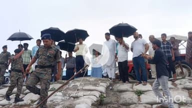 सुपौल: कोसी नदी में बढ़ते जलस्तर को देखते हुए डीएम सावन कुमार ने मुसहरनिया घाट का निरीक्षण किया, तैयारियों के निर्देश दिए