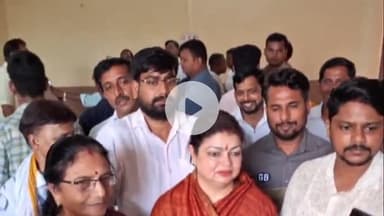 गाज़ीपुर: गाजीपुर में राज्यसभा सांसद दर्शना सिंह ने व्यापारियों के साथ जीएसटी पर सम्मेलन किया, बोलीं- व्यापारियों को मिली राहत