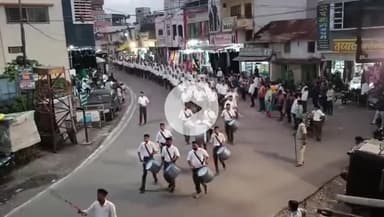 खंडवा नगर: खंडवा में संघ का शताब्दी पथ संचलन ऐतिहासिक रहा, पुष्प वर्षा से गूंजा शहर