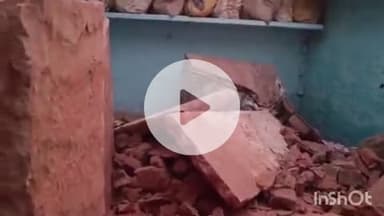 धौलपुर: भरभराकर गिरी मकान की छत, फैली दहशत