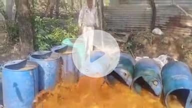 झांसी: भगवन्तपुरा समेत अन्य शराब के अड्डों से 345 लीटर अवैध कच्ची शराब जब्त, आबकारी का शिकंजा