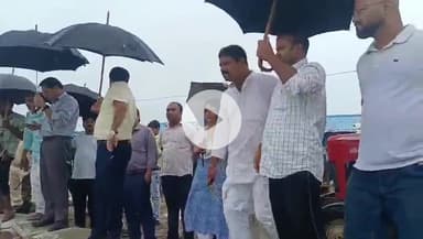 सुपौल: जिलाधिकारी सावन कुमार ने तेलवा पंचायत एवं गोपालपुर सिरे के स्पर का किया निरीक्षण