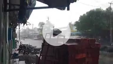 சிவகிரி: வாசுதேவநல்லூர் பகுதியில் காண மழை சாலைகளில் பெருக்கெடுத்து ஓடிய வெள்ளம்