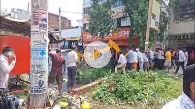 सासाराम: सासाराम में रविवार को जल जमाव की समस्या से निपटने के लिए कई मोहल्लों में चलाई गई जेसीबी