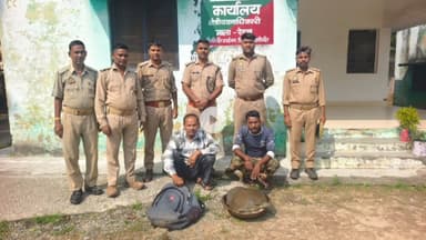बीसलपुर: माला रेंज की टीम ने दुर्लभ प्रजाति के कछुए के साथ दो तस्करों को पकड़ा