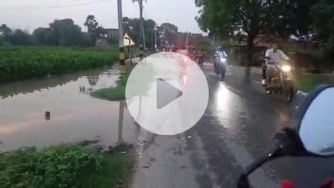 Durgauti River ka jalstar badha Aaya chehariya ganw ke pas road par pani