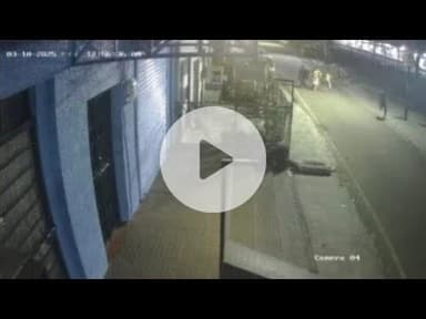 महिला रेलकर्मी के घर से 23 लाख की चोरी, 8 मिनट में दिया घटना को अंजामपड़ोसियों ने की पकड़ने की कोशिश