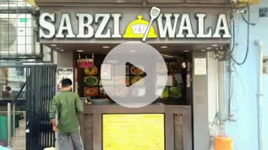 झांसी: झांसी में त्योहारों के मद्देनज़र FDA ने मारा छापा, गंदगी मिलने पर सब्जी वाले सहित कई प्रतिष्ठानों को भेजा नोटिस