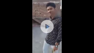 कोल: सासनी गेट क्षेत्र के युवक ने हाथों में अवैध तमंचा लेकर बनाई रील, वीडियो वायरल होने पर पुलिस जाँच में जुटी