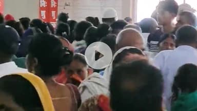 पडरौना: कुशीनगर मेडिकल कॉलेज हॉस्पिटल में मरीजों की आई बाढ़, ओपीडी में अफरा-तफरी, घंटों इंतजार में थके लोग