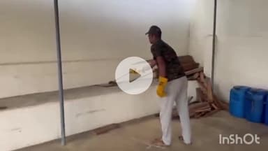 गोपद बनास: सीधी जिले के जमोड़ी में मकान में घुसा जहरीला कोबरा सांप, वन विभाग की टीम ने पकड़ा