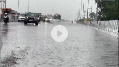 अमरोहा: अमरोहा में अचानक बदला मौसम, झमाझम बारिश से हाईवे की सर्विस लेन पर भरा पानी