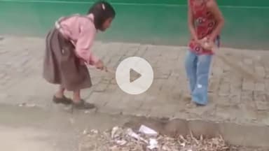 मुज़फ्फरनगर: मुज़फ्फरनगर में खांजापुर स्कूल में बच्चों से झाड़ू और बर्तन मंझवाने का वीडियो वायरल, BSA बोले- होगी कार्रवाई