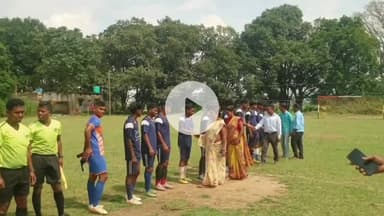 कैरो: सढाबे महादेव मैदान में मुखिया, उपमुखिया व पंचायत सदस्य ने हलधर गिरिधर फुटबॉल टूर्नामेंट का किया शुभारंभ