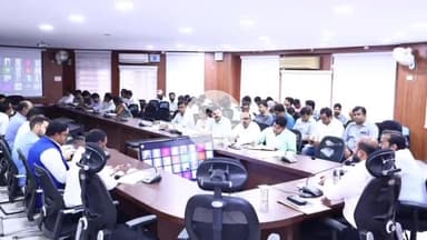 कोडरमा: समाहरणालय में उपायुक्त ने ग्रामीण विकास विभाग की योजनाओं की समीक्षा बैठक की