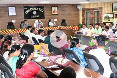 गिरिडीह: समाहरणालय सभागार में उपायुक्त रामनिवास यादव की अध्यक्षता में शिक्षा विभाग की समीक्षा बैठक संपन्न