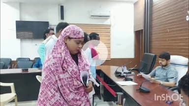 दुर्ग: जिला कार्यालय के सभाकक्ष में कलेक्टर ने जनदर्शन कार्यक्रम में पहुंचे जनसामान्य से मुलाकात कर उनकी समस्याएं सुनी