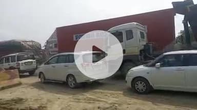 शिवसागर: शिवसागर के एनएच-19 पर लगा लंबा जाम, राहगीर हुए परेशान