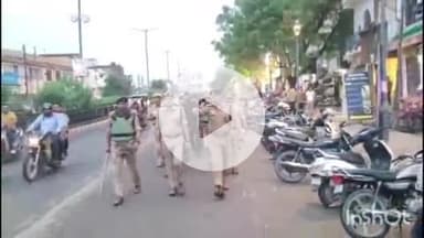 कोल: एसएसपी अलीगढ़ ने कानून और सुरक्षा व्यवस्था के मद्देनज़र क्षेत्र में पुलिस बल के साथ किया पैदल गश्त
