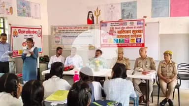 झांसी: बबीना में मिशन शक्ति के तहत मेधावी छात्राओं को सम्मानित किया गया, अपर जिला जज ने कहा- बालिकाओं को डरने की जरूरत नहीं