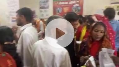 शिवसागर: शिवसागर के दक्षिण बिहार ग्रामीण बैंक में जीविका दीदियों की लगी लंबी भीड़, आम खाता धारक परेशान