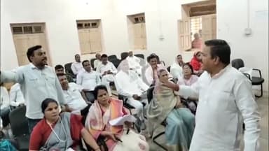 नीमच नगर: नीमच नगर पालिका का विशेष सम्मेलन हंगामेदार रहा, 24 प्रस्ताव पास, कांग्रेस नेता ने मिठाई खिलाकर किया अनोखा विरोध