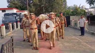 कोल: सड़क हादसे में मृत दरोगा को पुलिस लाइन में दी गई शोक सलामी, DIG/SSP ने अर्थी को दिया कंधा