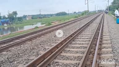 आरा: शुक्रवार से हुई बारिश ने जमीरा और कई इलाकों में बाढ़ का पानी घुसा दिया, लोग रेलवे ट्रैक पर आने के लिए मजबूर