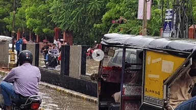 चूरू शहर में झमाझम बारिस के बाद मौसम हुआ ठंडा और बारिस से लोगों को आने जाने में हुई परेशानी!