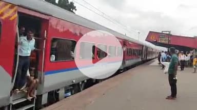 झाझा: एर्नाकुलम पटना एक्सप्रेस से झाझा स्टेशन पर उतारे गए एक रेलयात्री का शव, मृतक पश्चिम चम्पारण जिला का निवासी था