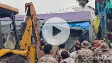 कोल: जमालपुर में नगर निगम ने चलाया अवैध अतिक्रमण हटाओ अभियान, नाले पर हो रहे अतिक्रमण को हटाया गया, बुलडोजर ने जमकर गरजाया