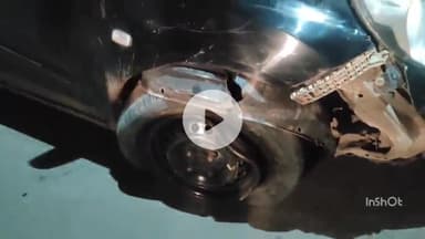 महू हीरा तारा बिल्डिंग के पास चौपाटी के सामने कार का टायर फटा, कार हुई असंतुलित, कोई जनहानि नहीं