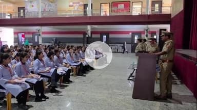 अमरोहा: मनचलों के लिए हर चौराहे पर यमराज बनकर खड़ी अमरोहा पुलिस, मिशन शक्ति के तहत छात्राओं को किया जा रहा जागरूक